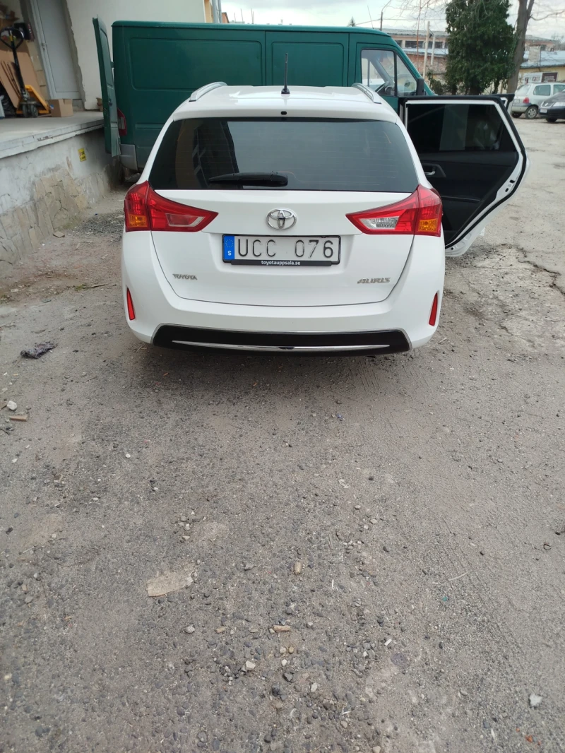 Toyota Auris 1.6 бензин, снимка 4 - Автомобили и джипове - 49114524