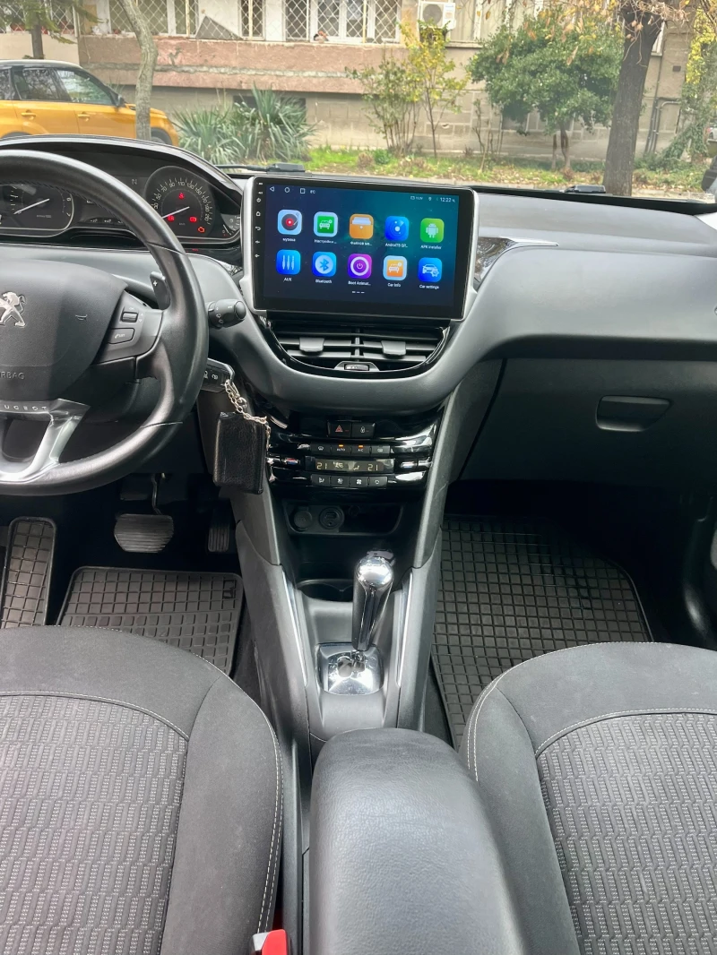 Peugeot 208 1.2 Бензин, снимка 14 - Автомобили и джипове - 52433141