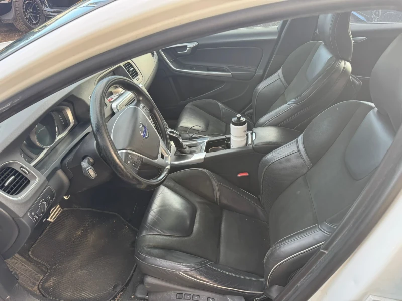Volvo V60 R-Line HYBRIDE DIESEL, снимка 6 - Автомобили и джипове - 52969652