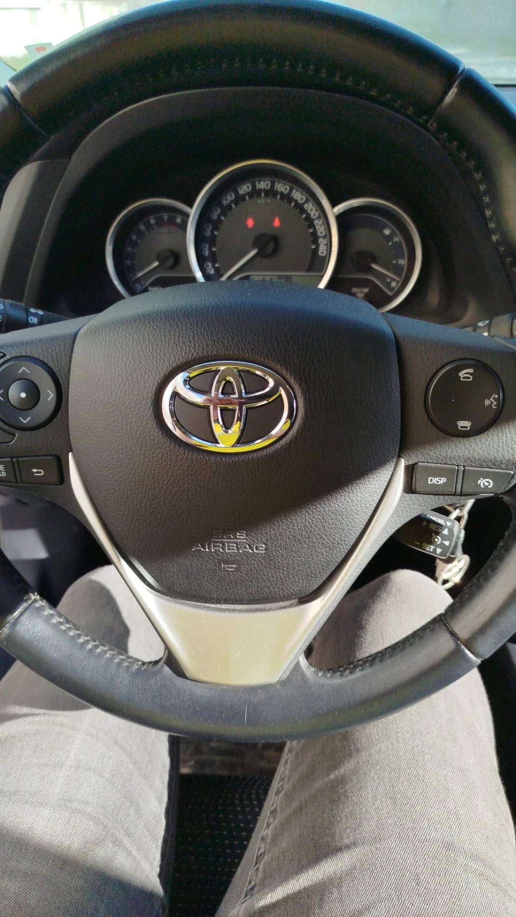 Toyota Auris 1.6 бензин - изображение 7