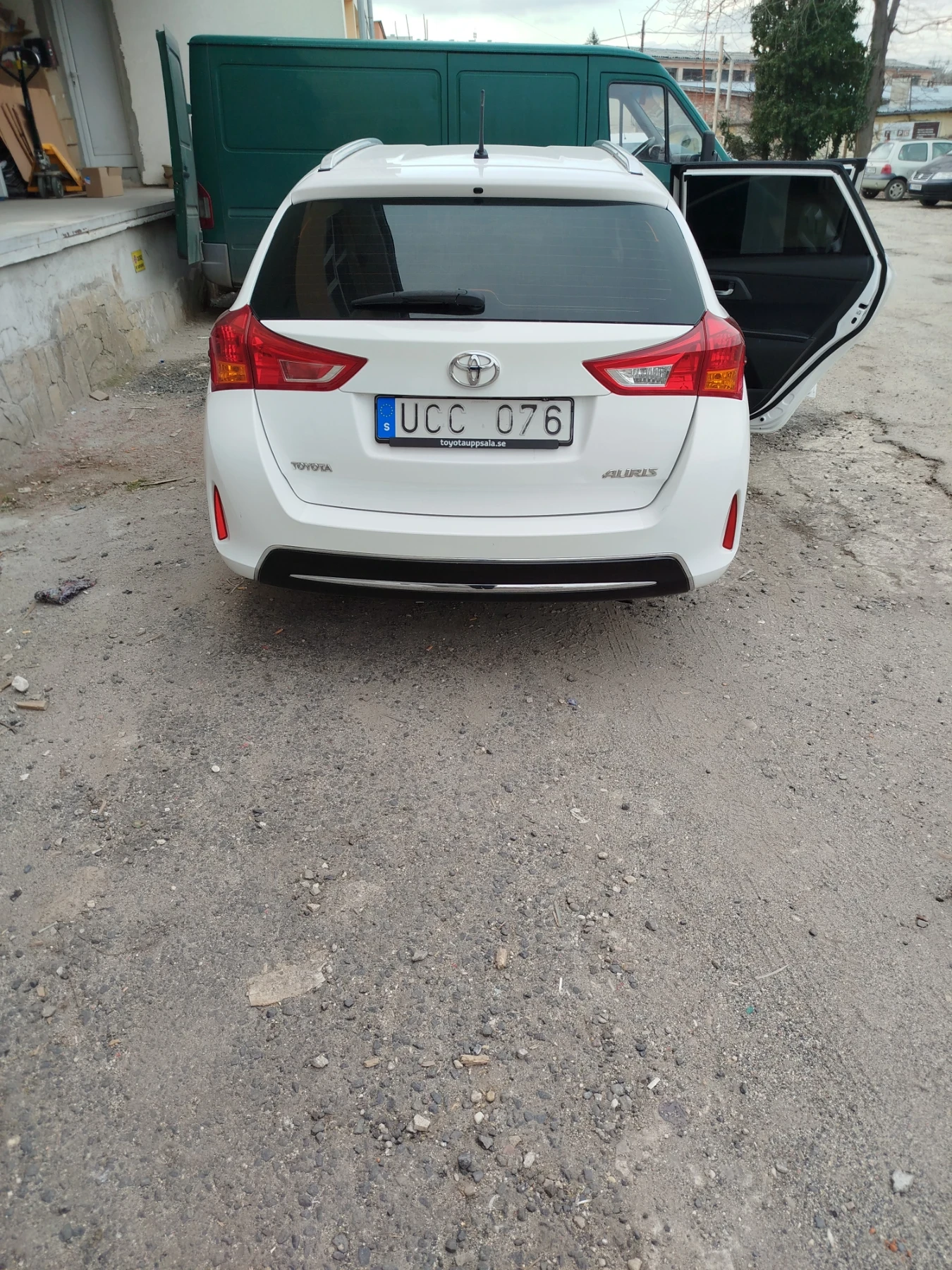 Toyota Auris 1.6 бензин - изображение 3