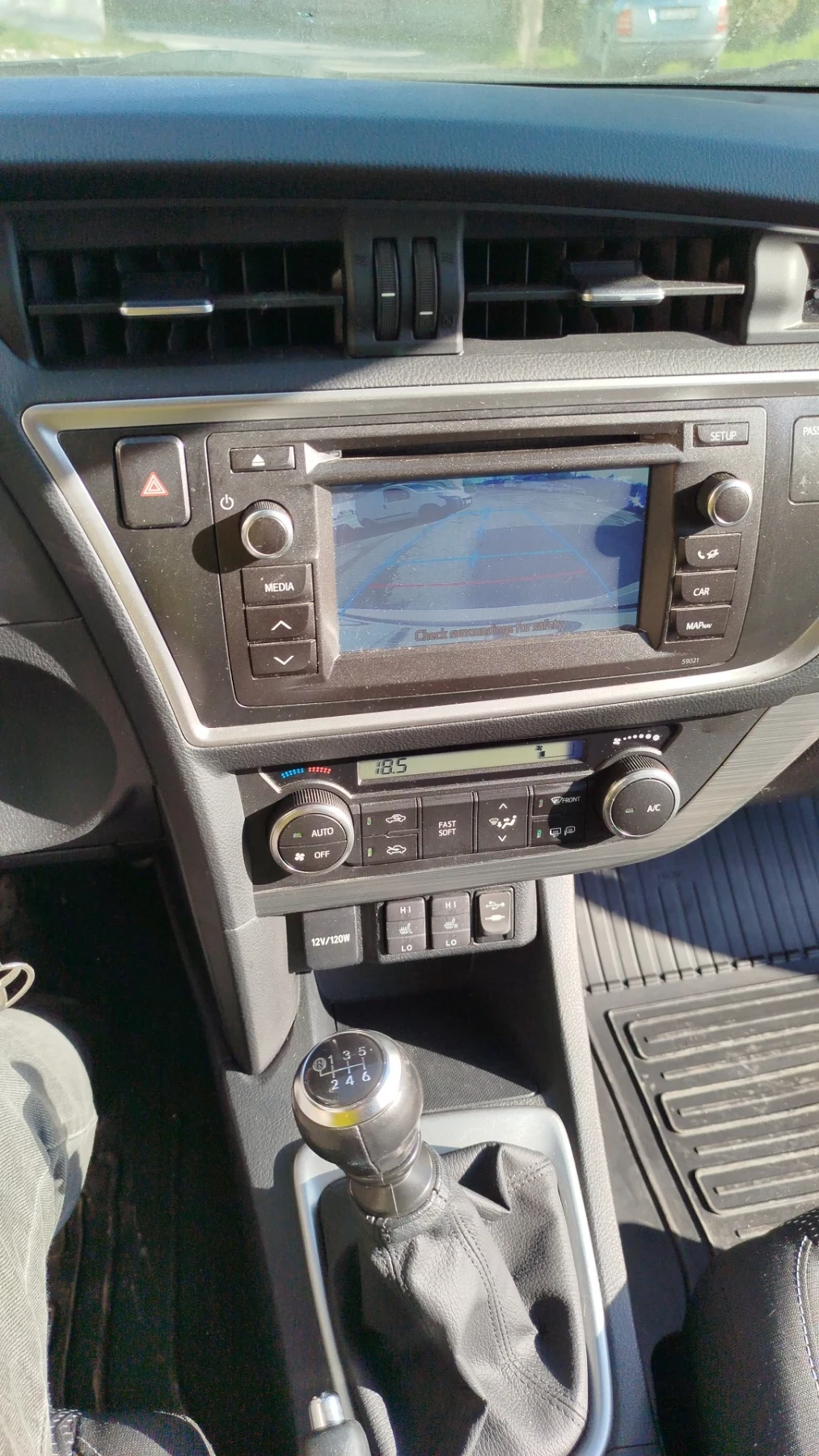 Toyota Auris 1.6 бензин - изображение 8