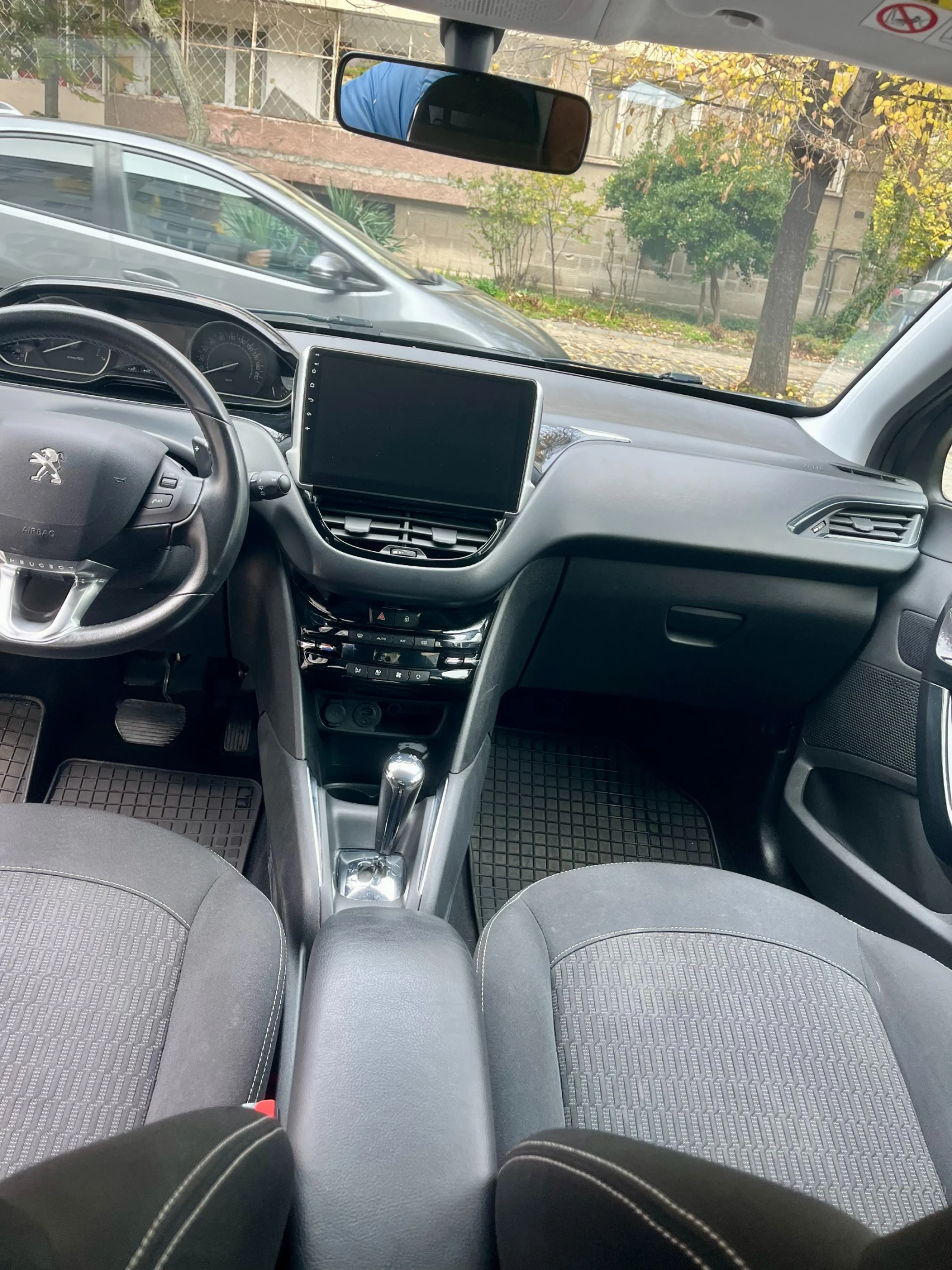 Peugeot 208 1.2  | Mobile.bg   12