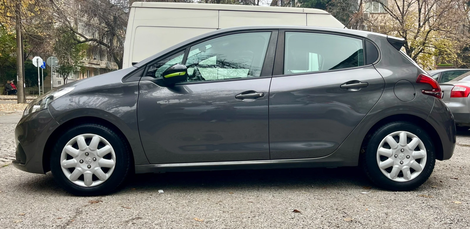 Peugeot 208 1.2 Бензин - изображение 5