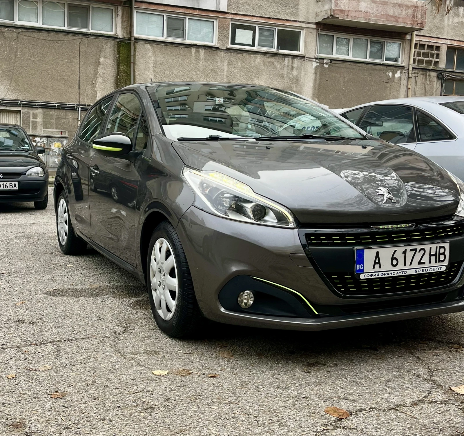 Peugeot 208 1.2 Бензин - изображение 2