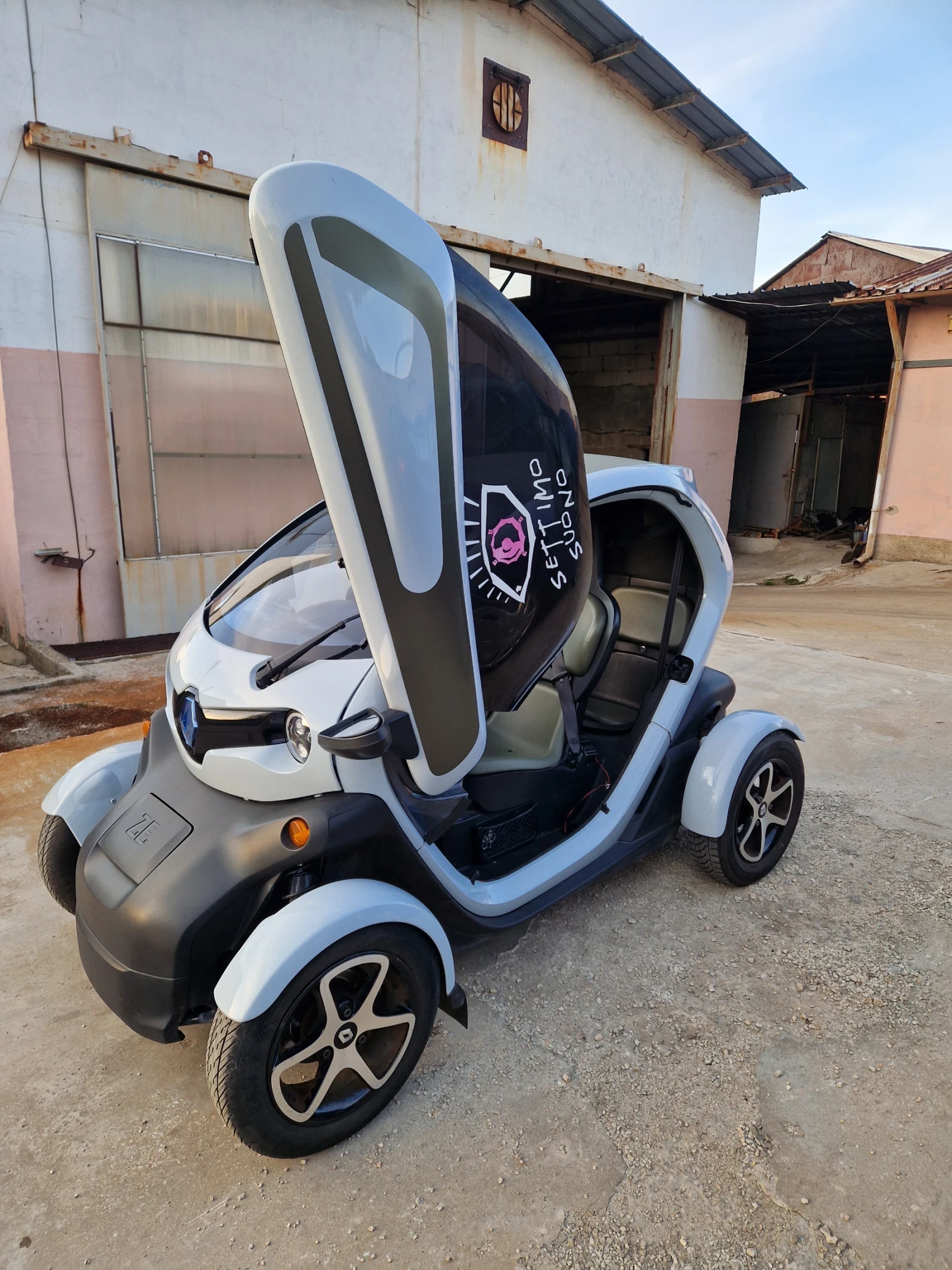Renault Twizy 17к.с Нов внос!, снимка 9 - Автомобили и джипове - 53777982