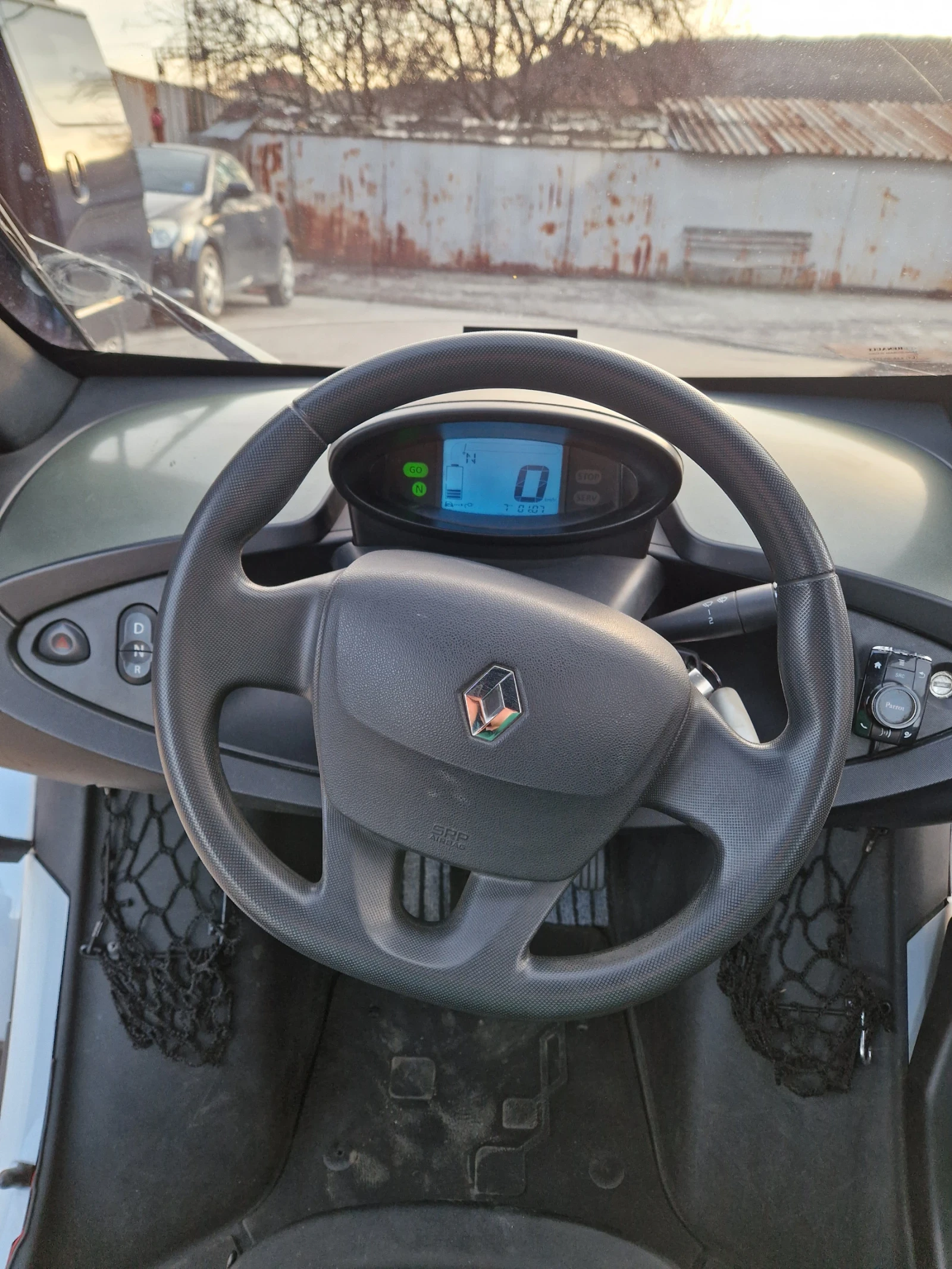 Renault Twizy 17к.с Нов внос!, снимка 11 - Автомобили и джипове - 53777982