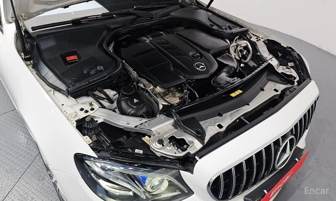 Mercedes-Benz E 220 AMG* HEAD-UP* ПАНОРАМА* ПОДГРЕВ* КАМЕРА* DIGITAL , снимка 6 - Автомобили и джипове - 53893008