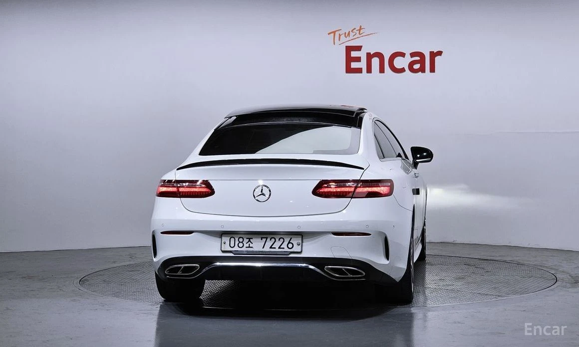 Mercedes-Benz E 220 AMG* HEAD-UP* ПАНОРАМА* ПОДГРЕВ* КАМЕРА* DIGITAL , снимка 3 - Автомобили и джипове - 53893008