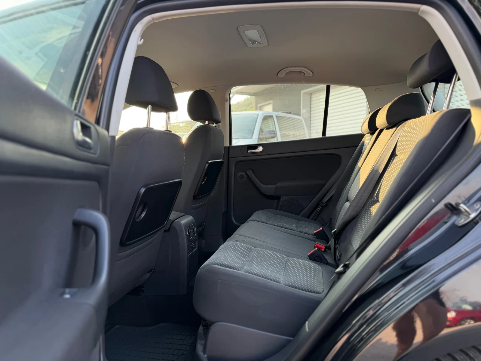 VW Golf Plus 1.6TDI FACELIFT, снимка 11 - Автомобили и джипове - 53978250
