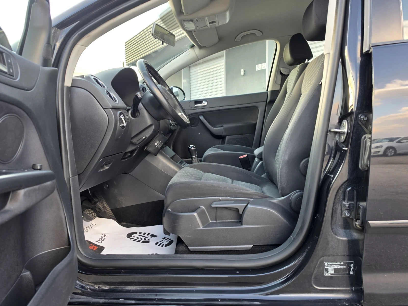 VW Golf Plus 1.6TDI FACELIFT, снимка 8 - Автомобили и джипове - 53978250