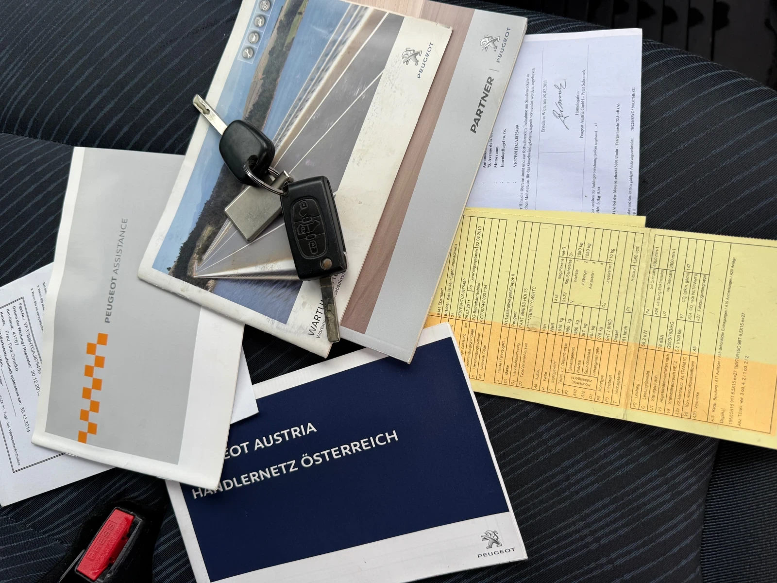 Peugeot Partner 1.6HDI КЛИМАТИК ЛИЗИНГ, снимка 12 - Автомобили и джипове - 54041795