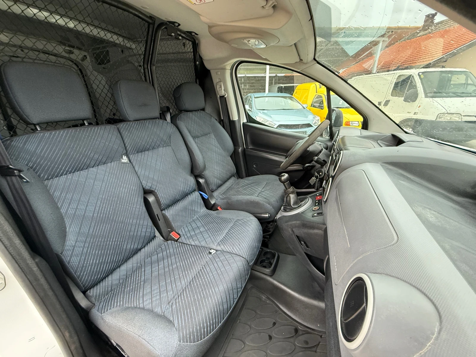 Peugeot Partner 1.6HDI КЛИМАТИК ЛИЗИНГ, снимка 11 - Автомобили и джипове - 54041795