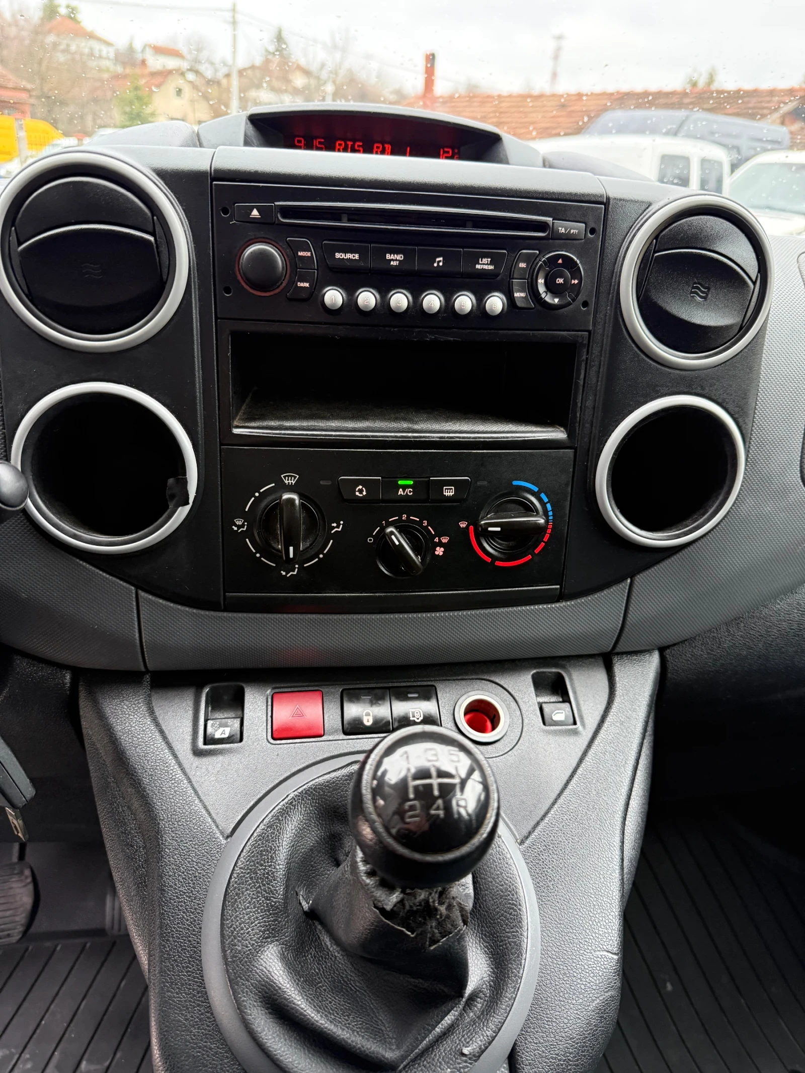 Peugeot Partner 1.6HDI КЛИМАТИК ЛИЗИНГ, снимка 10 - Автомобили и джипове - 54041795