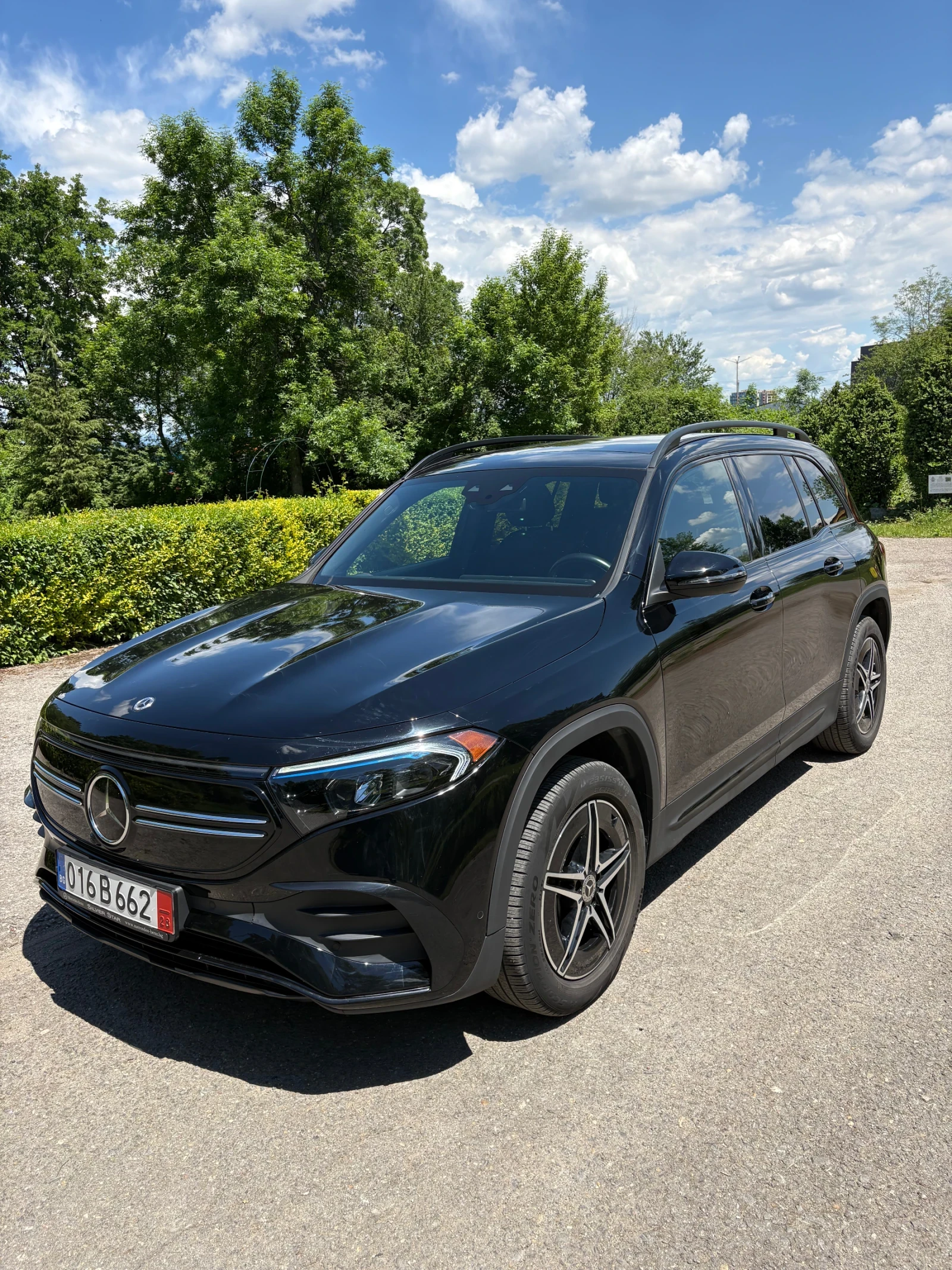 Mercedes-Benz EQB 300 4Matic AMG, снимка 2 - Автомобили и джипове - 54704682