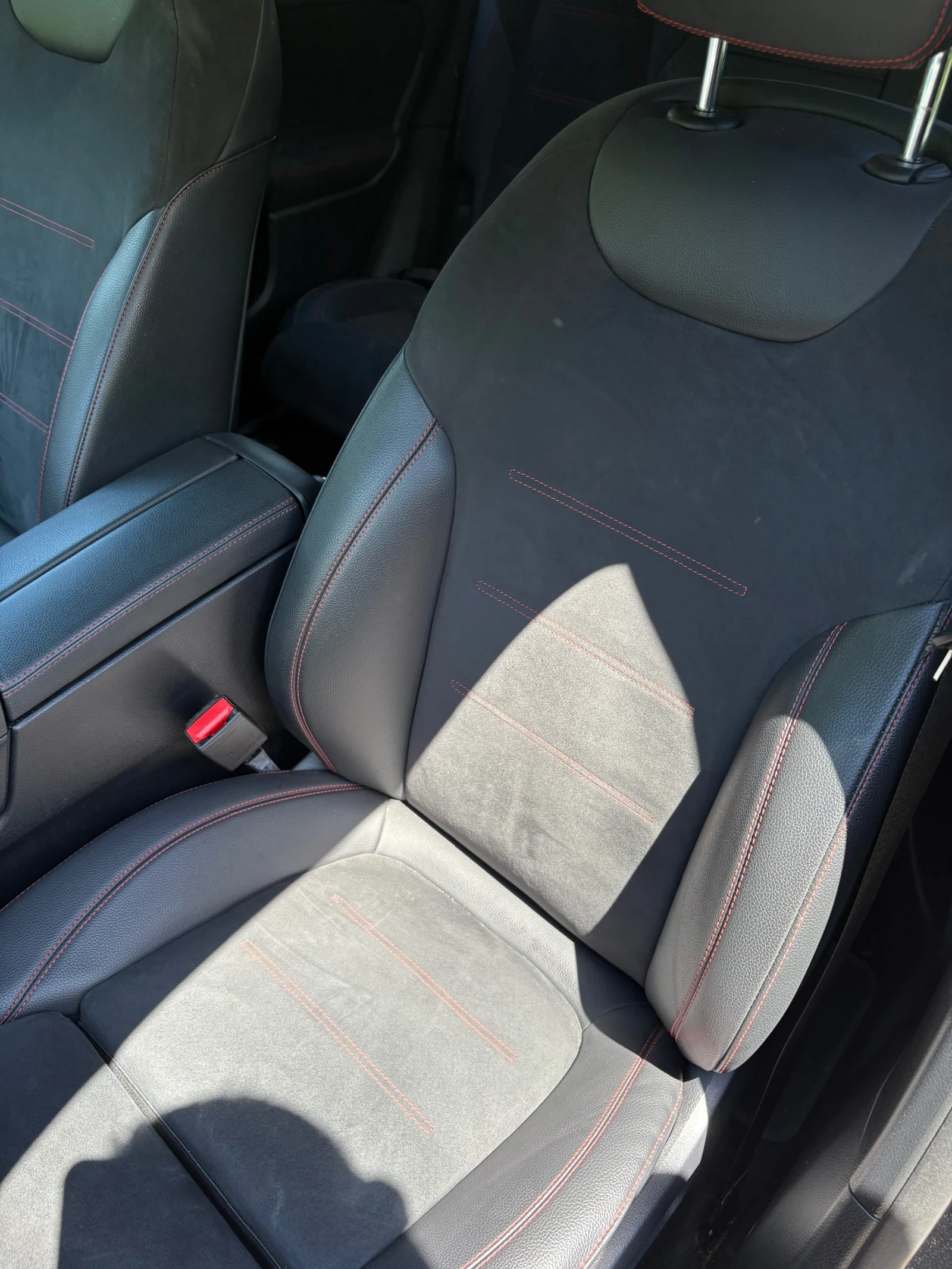 Mercedes-Benz EQB 300 4Matic AMG, снимка 13 - Автомобили и джипове - 54704682