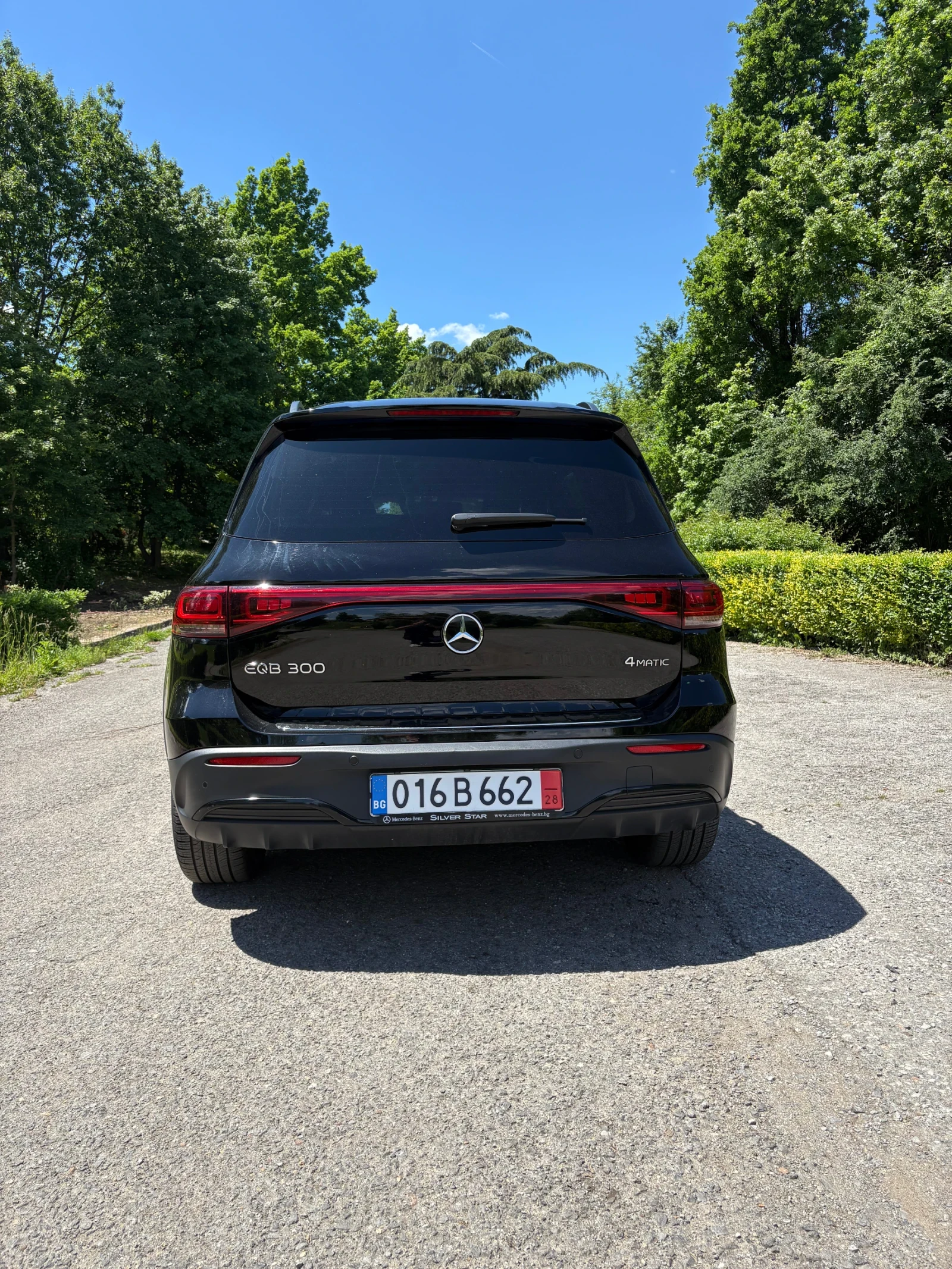 Mercedes-Benz EQB 300 4Matic AMG, снимка 9 - Автомобили и джипове - 54704682