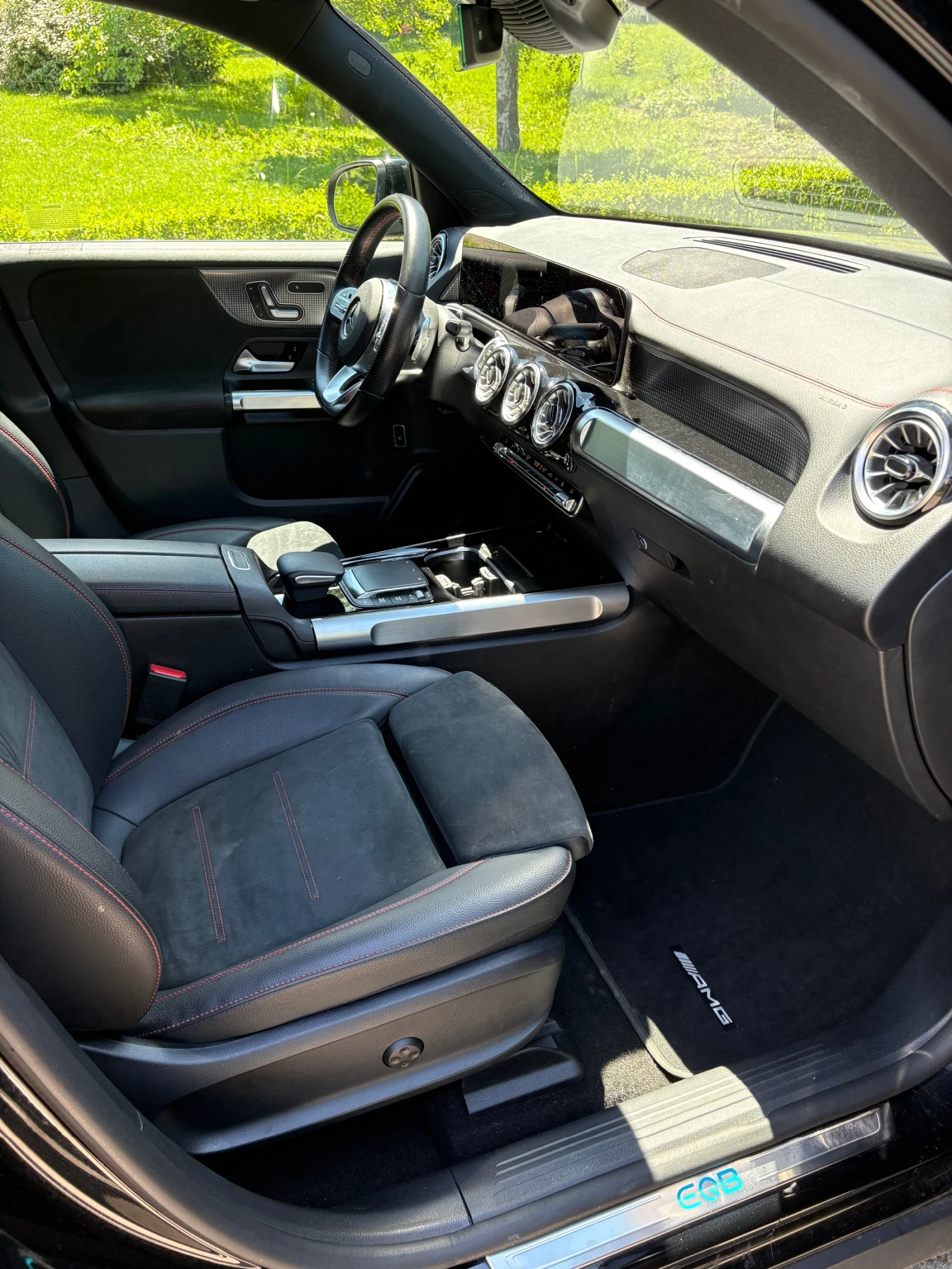Mercedes-Benz EQB 300 4Matic AMG, снимка 11 - Автомобили и джипове - 54704682