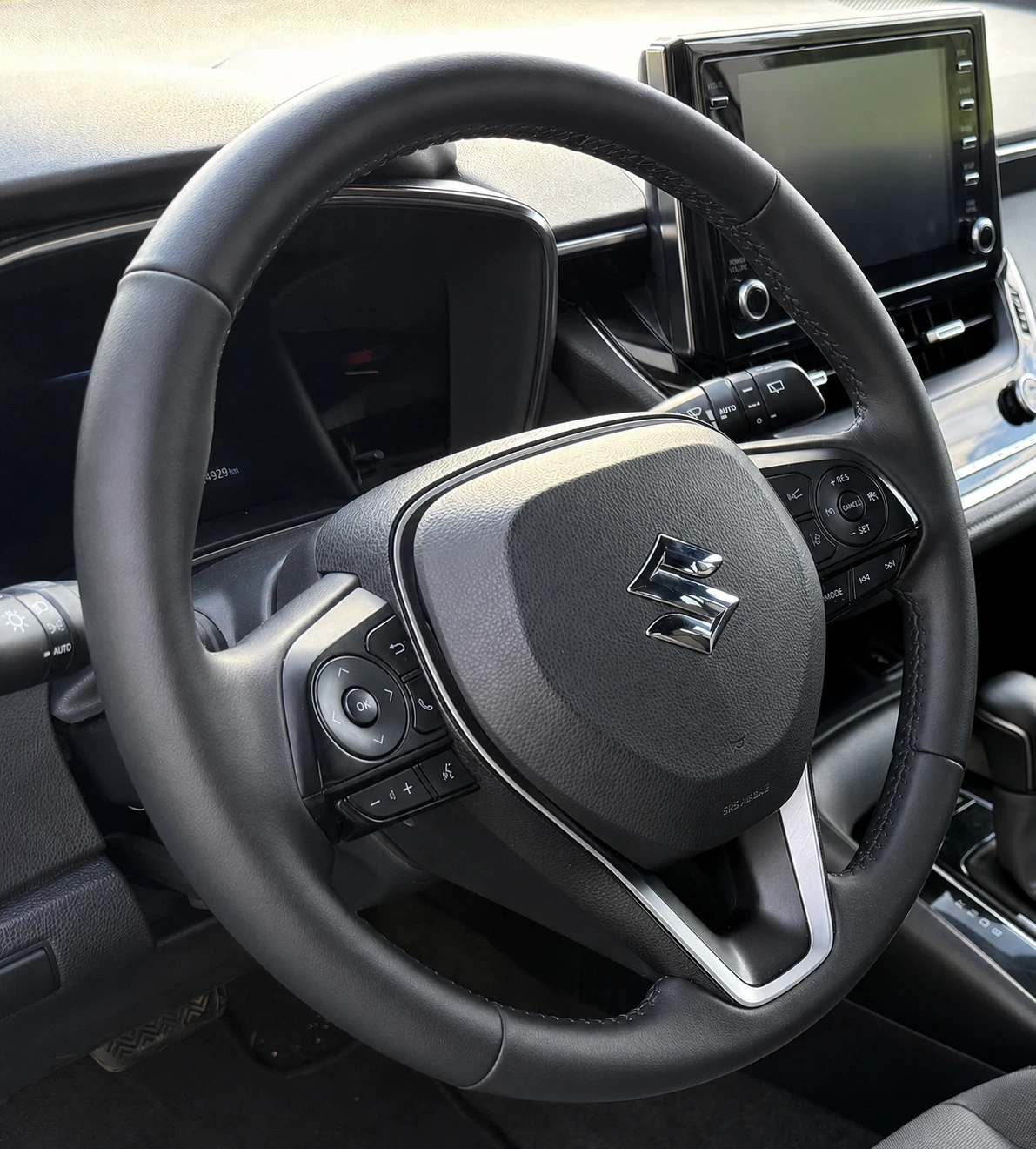 Suzuki Swace 1.8 hybrid CarPlay, снимка 11 - Автомобили и джипове - 56047839