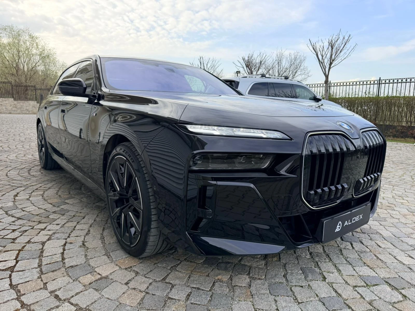 BMW 740 d xDrive M Sport Pro SkyLounge AutDoors Гаранция , снимка 3 - Автомобили и джипове - 55185376