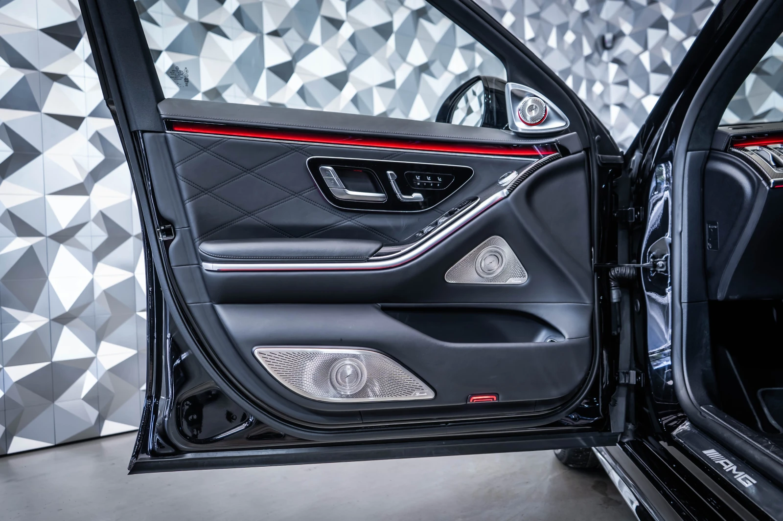 Mercedes-Benz S 63 AMG L 4M+ * Burm4D* Carbon* Монитори* Pano* FirstCl, снимка 7 - Автомобили и джипове - 55644234