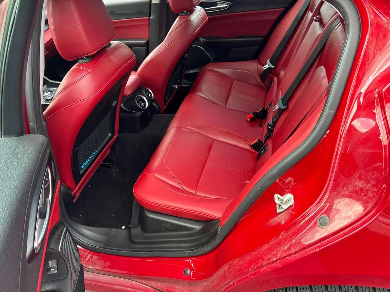 Alfa Romeo Giulia * AWD * АВТОКРЕДИТ БЕЗ ПЪРВОНАЧАЛНА ВНОСКА* , снимка 12 - Автомобили и джипове - 55698856