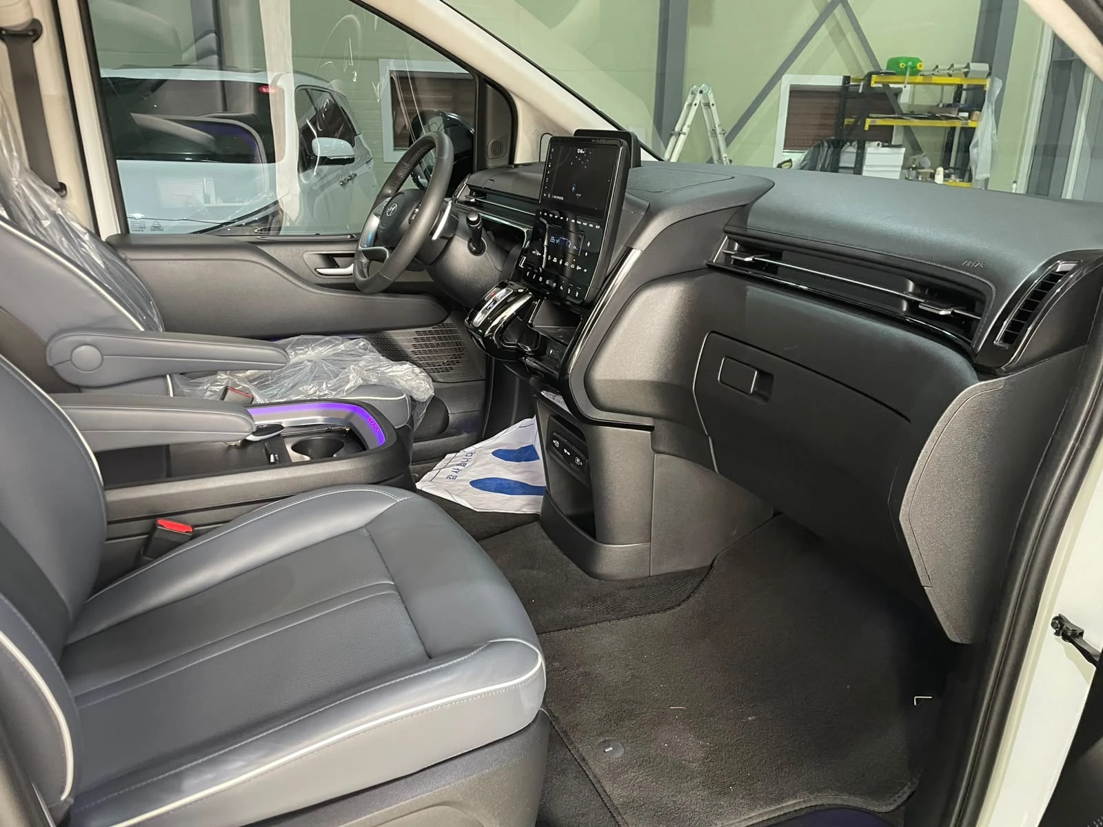 Hyundai Staria 3.5 LPG ! 6+ 1 ! Inspiration !, снимка 10 - Автомобили и джипове - 56210171