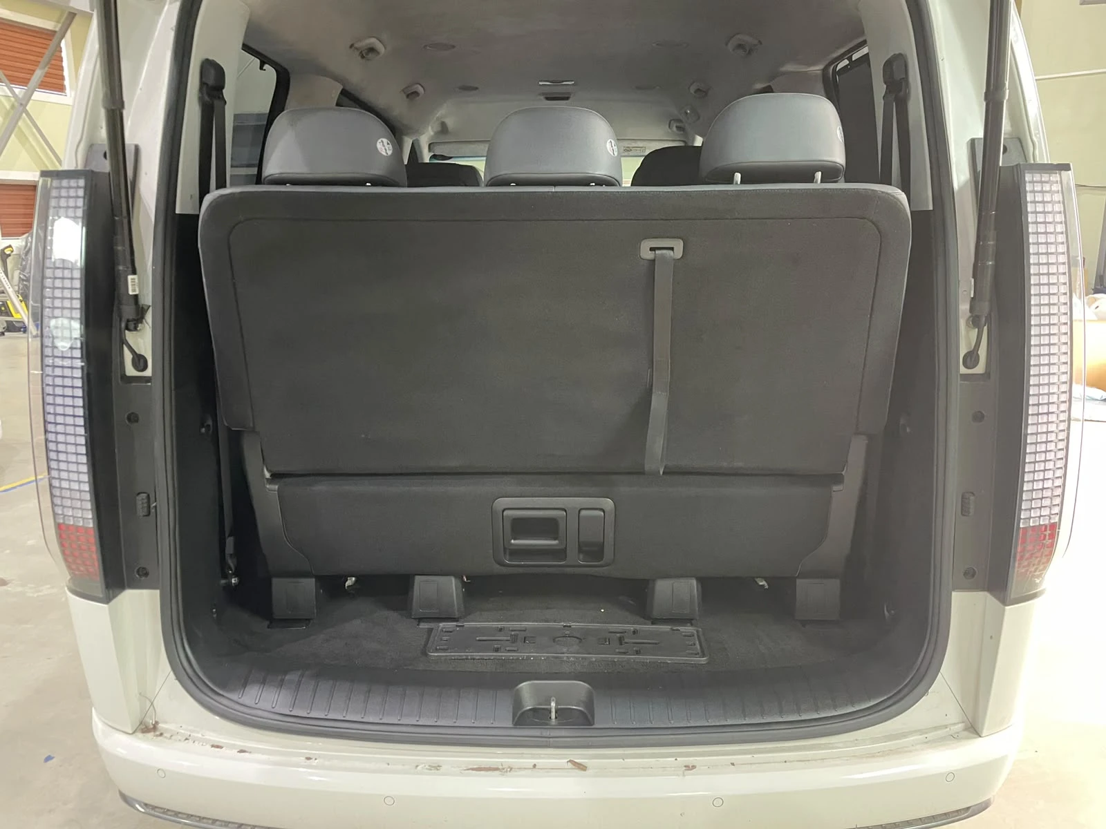 Hyundai Staria 3.5 LPG ! 6+ 1 ! Inspiration !, снимка 17 - Автомобили и джипове - 56210171
