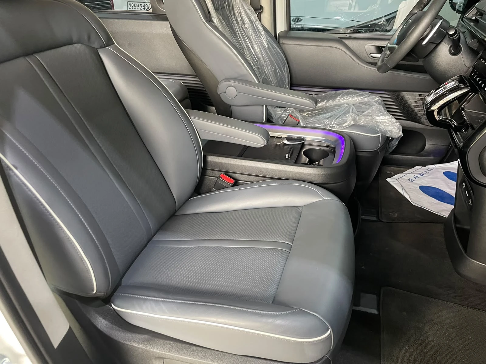 Hyundai Staria 3.5 LPG ! 6+ 1 ! Inspiration !, снимка 9 - Автомобили и джипове - 56210171