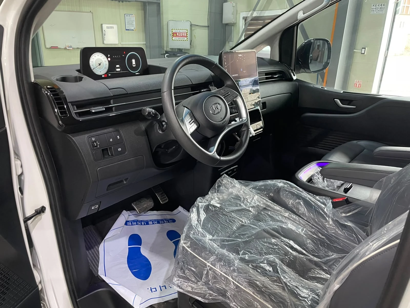 Hyundai Staria 3.5 LPG ! 6+ 1 ! Inspiration !, снимка 8 - Автомобили и джипове - 56210171