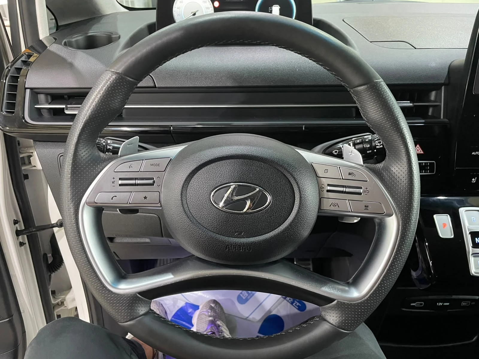 Hyundai Staria 3.5 LPG ! 6+ 1 ! Inspiration !, снимка 15 - Автомобили и джипове - 56210171