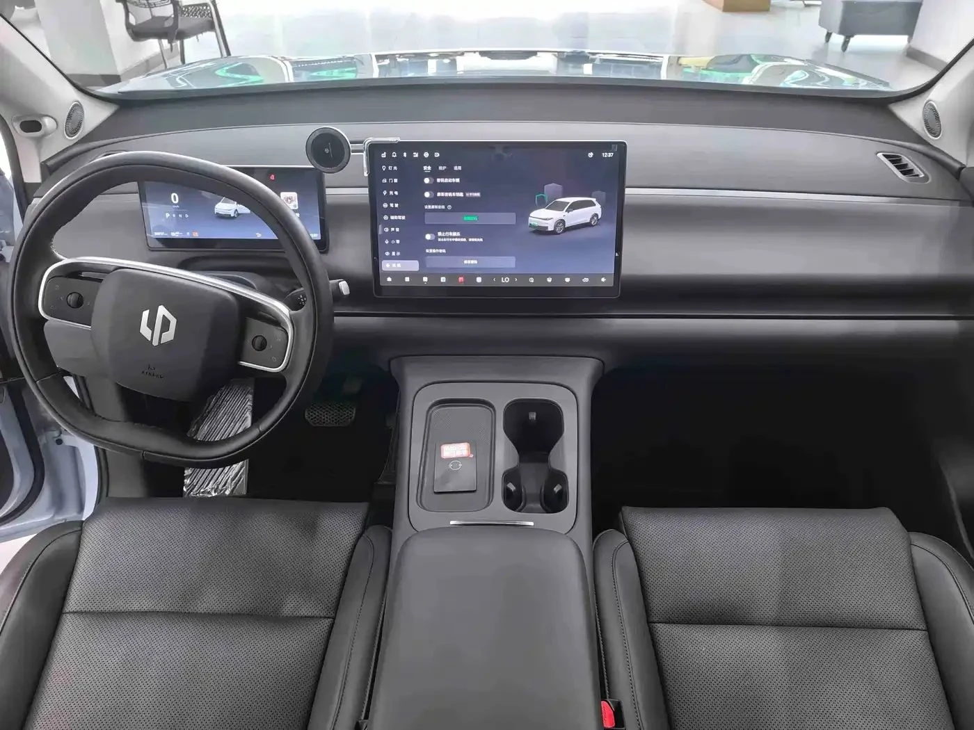 Leapmotor B10, снимка 8 - Автомобили и джипове - 56690061