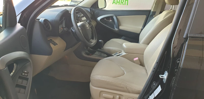 Toyota Rav4 2.2 D4D автомат, снимка 7 - Автомобили и джипове - 51441469