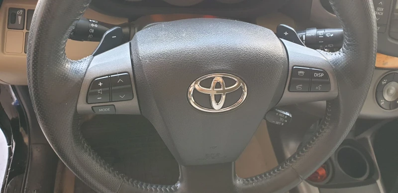 Toyota Rav4 2.2 D4D автомат, снимка 9 - Автомобили и джипове - 51441469
