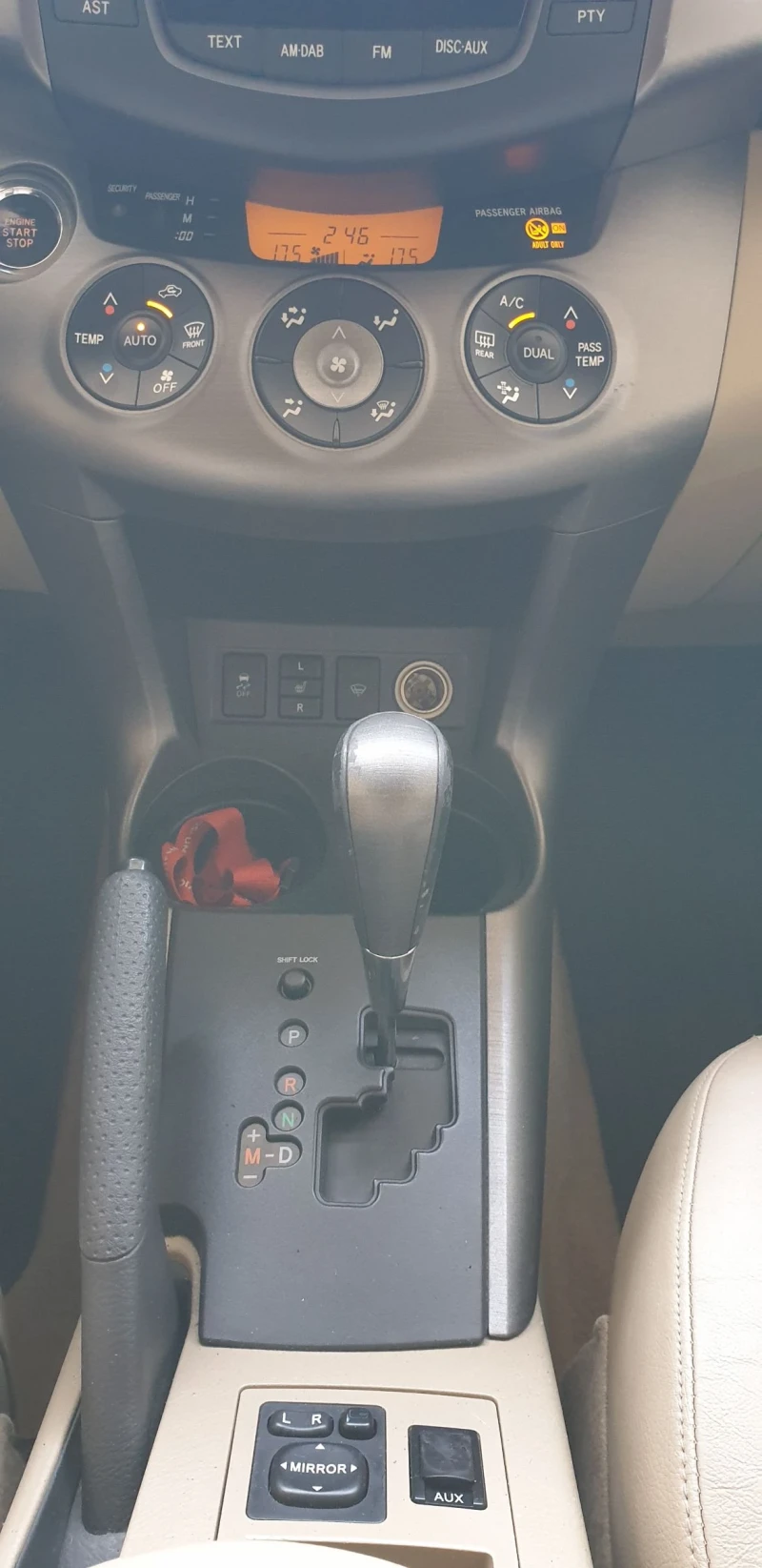 Toyota Rav4 2.2 D4D автомат, снимка 10 - Автомобили и джипове - 51441469