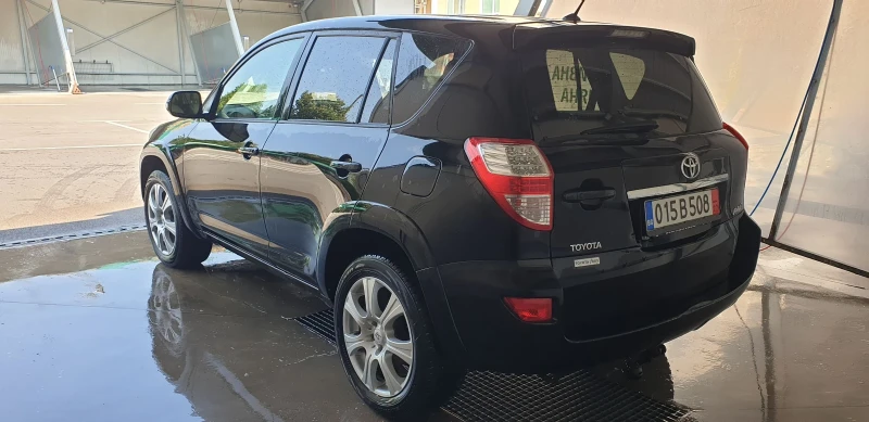 Toyota Rav4 2.2 D4D автомат, снимка 3 - Автомобили и джипове - 51441469