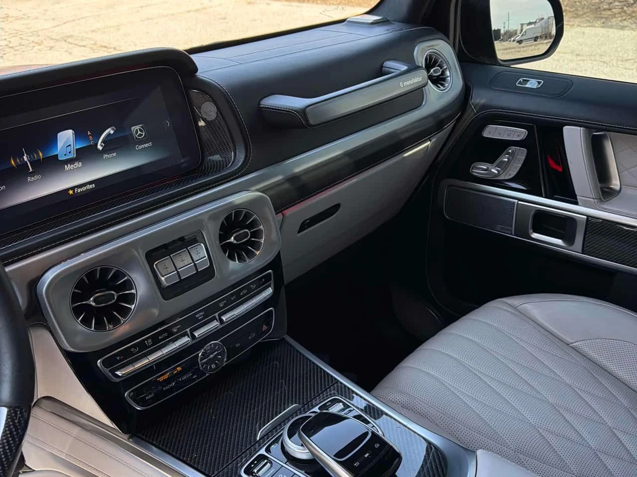 Mercedes-Benz G 63 AMG * CARFAX * АВТОКРЕДИТ БЕЗ ПЪРВОНАЧАЛНА ВНОСКА, снимка 9 - Автомобили и джипове - 54761278