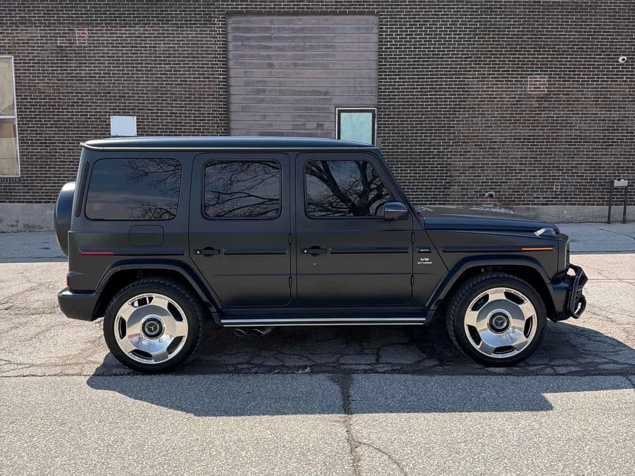 Mercedes-Benz G 63 AMG * CARFAX * АВТОКРЕДИТ БЕЗ ПЪРВОНАЧАЛНА ВНОСКА, снимка 3 - Автомобили и джипове - 54761278