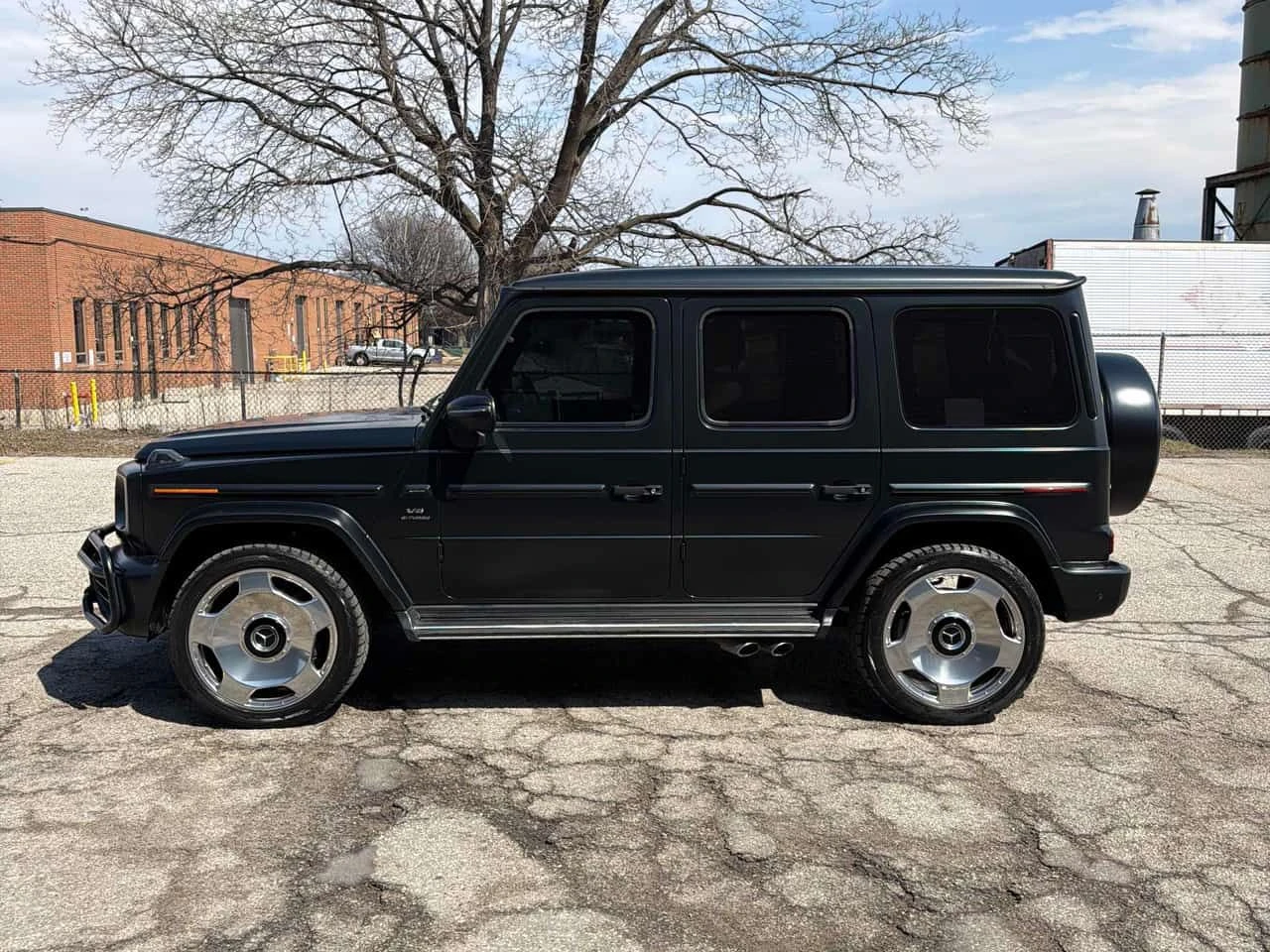 Mercedes-Benz G 63 AMG * CARFAX * АВТОКРЕДИТ БЕЗ ПЪРВОНАЧАЛНА ВНОСКА, снимка 2 - Автомобили и джипове - 54761278