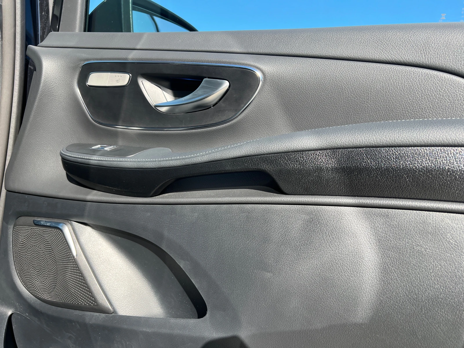 Mercedes-Benz V 300 d 4M AVG Long, снимка 10 - Бусове и автобуси - 54224135