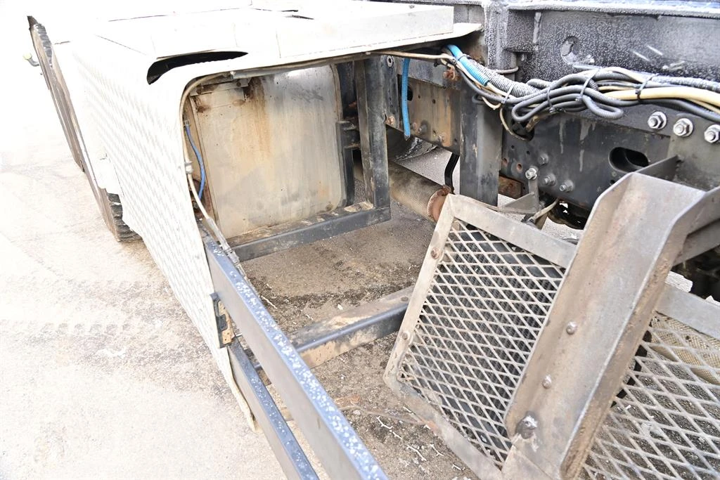 Man Tgs 33.500 6x6HD - изображение 9