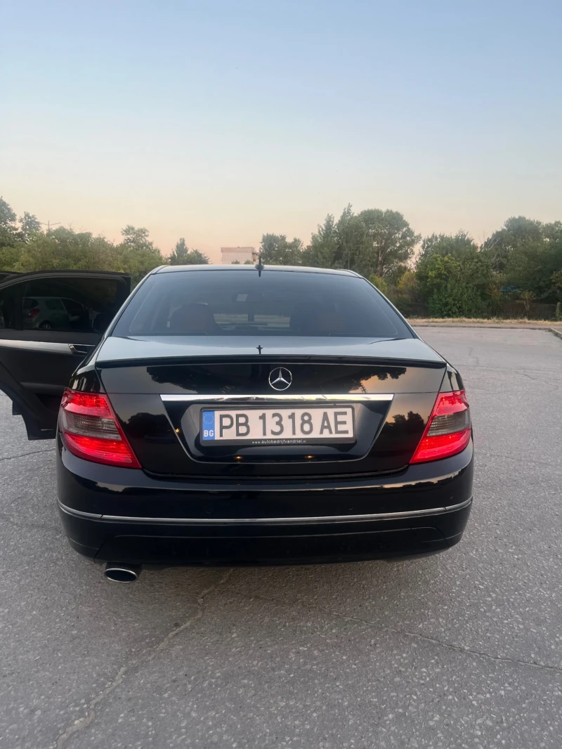 Mercedes-Benz C 220, снимка 2 - Автомобили и джипове - 49146412