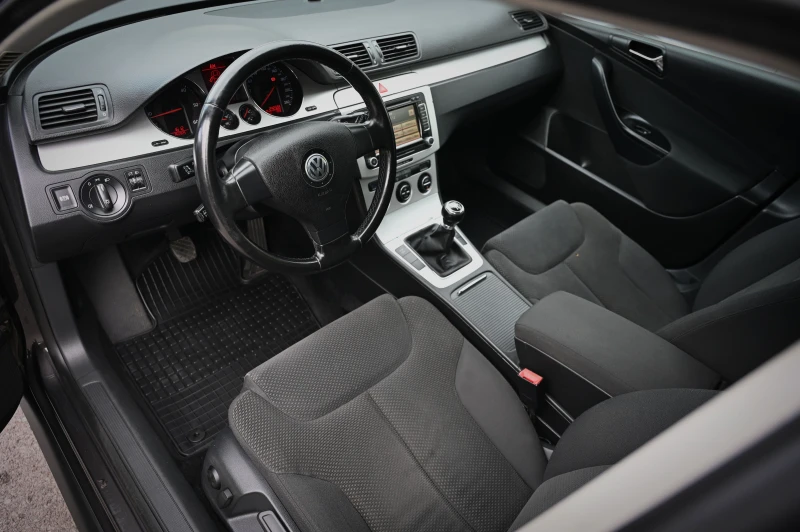 VW Passat 1.9 TDI / NAVI / УНИКАТ !!!, снимка 9 - Автомобили и джипове - 51954003