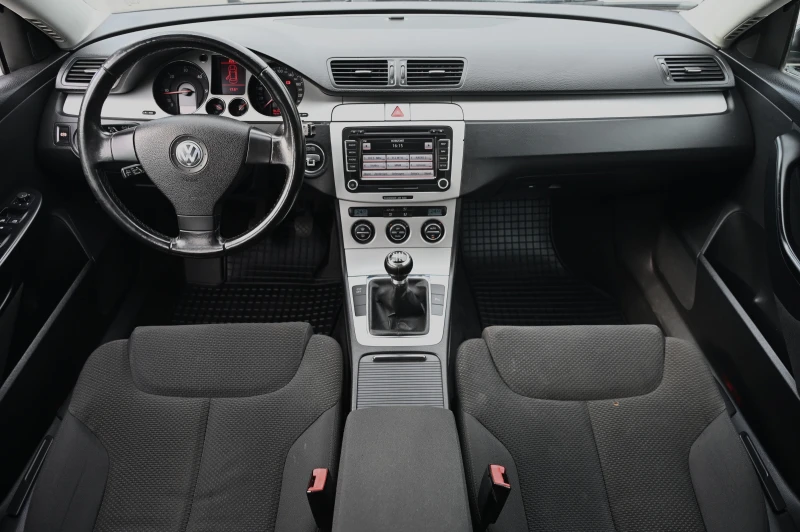 VW Passat 1.9 TDI / NAVI / УНИКАТ !!!, снимка 10 - Автомобили и джипове - 51954003