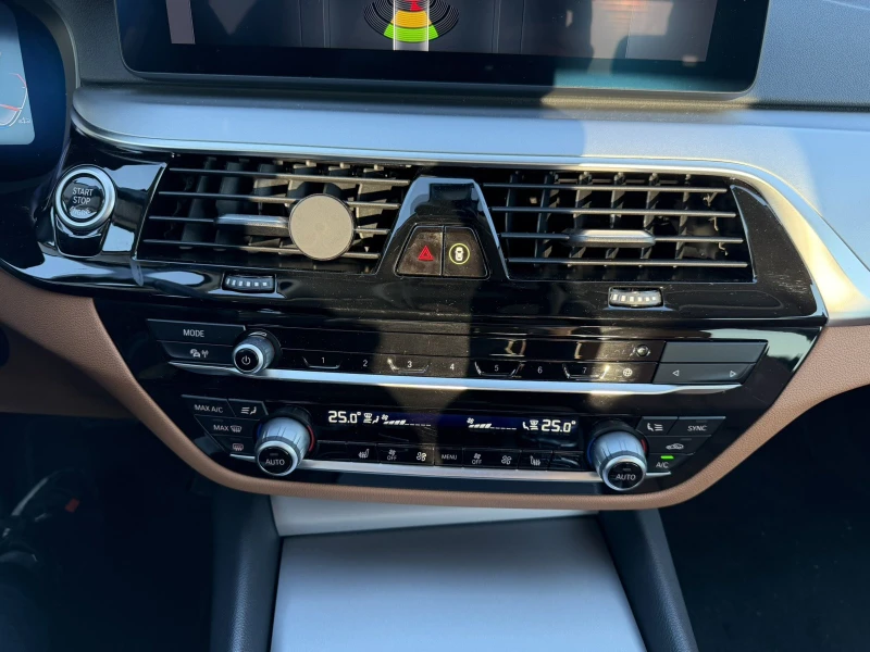 BMW 520 xDrive 190 к.с. 8АТ, снимка 14 - Автомобили и джипове - 53133054