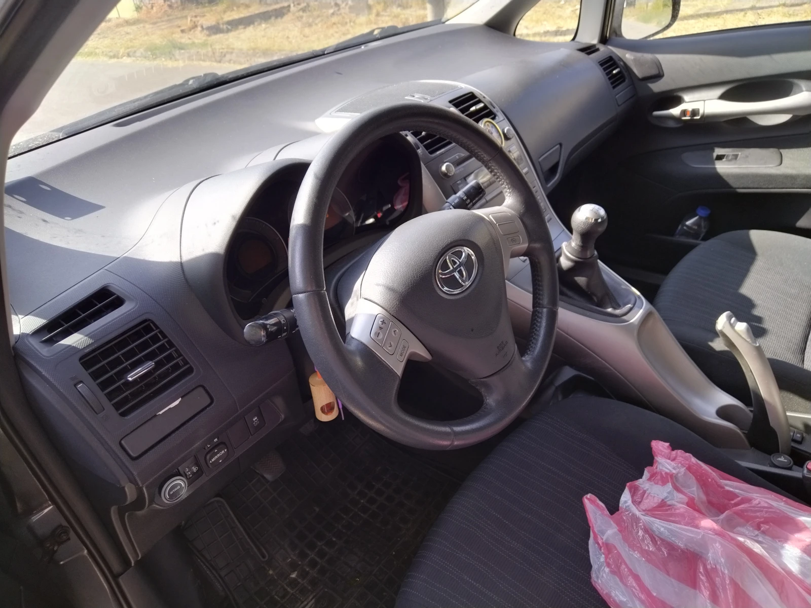 Toyota Auris  - изображение 9