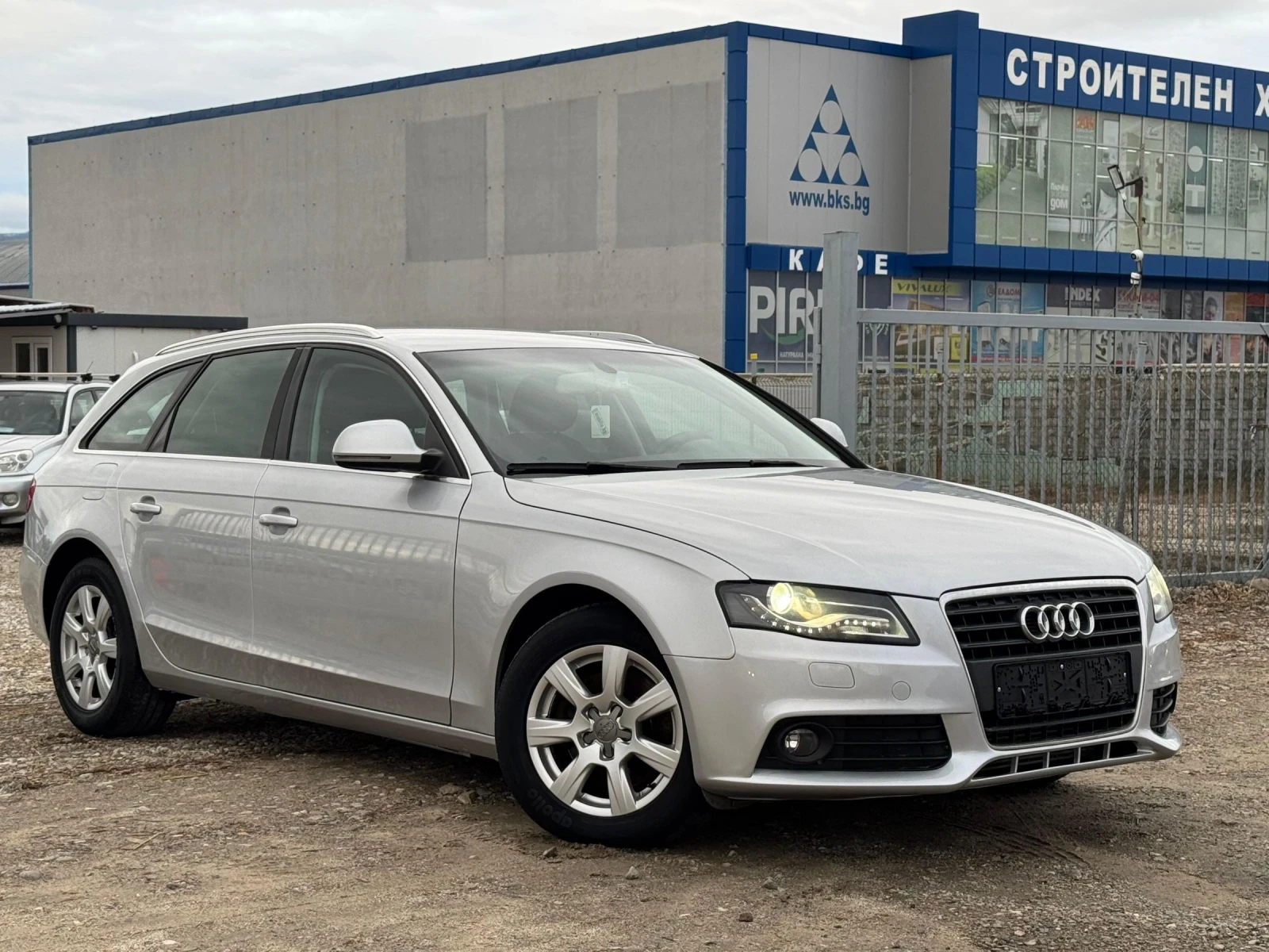 Audi A4 2.0TDI 143 к.с НАВИ ЛИЗИГ - [1] 