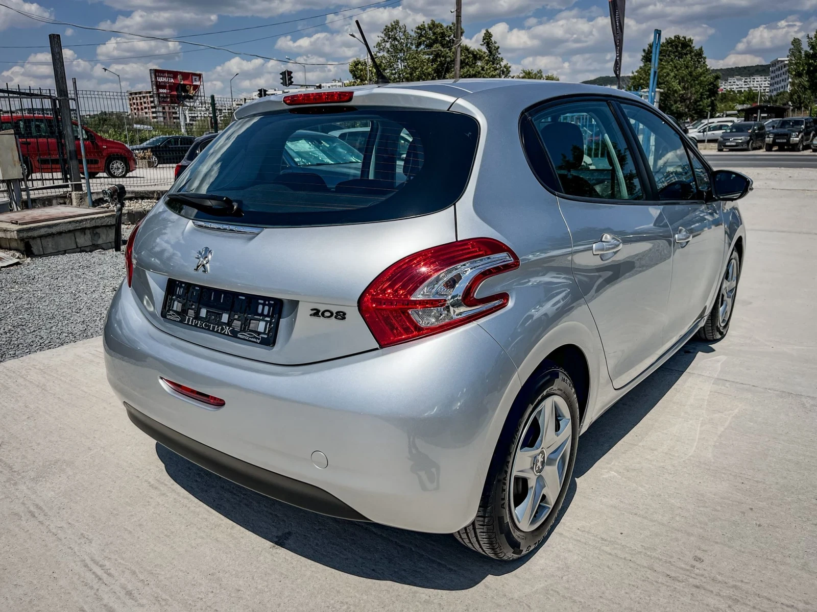Peugeot 208 1.4 HDI - 68k.c. - изображение 4