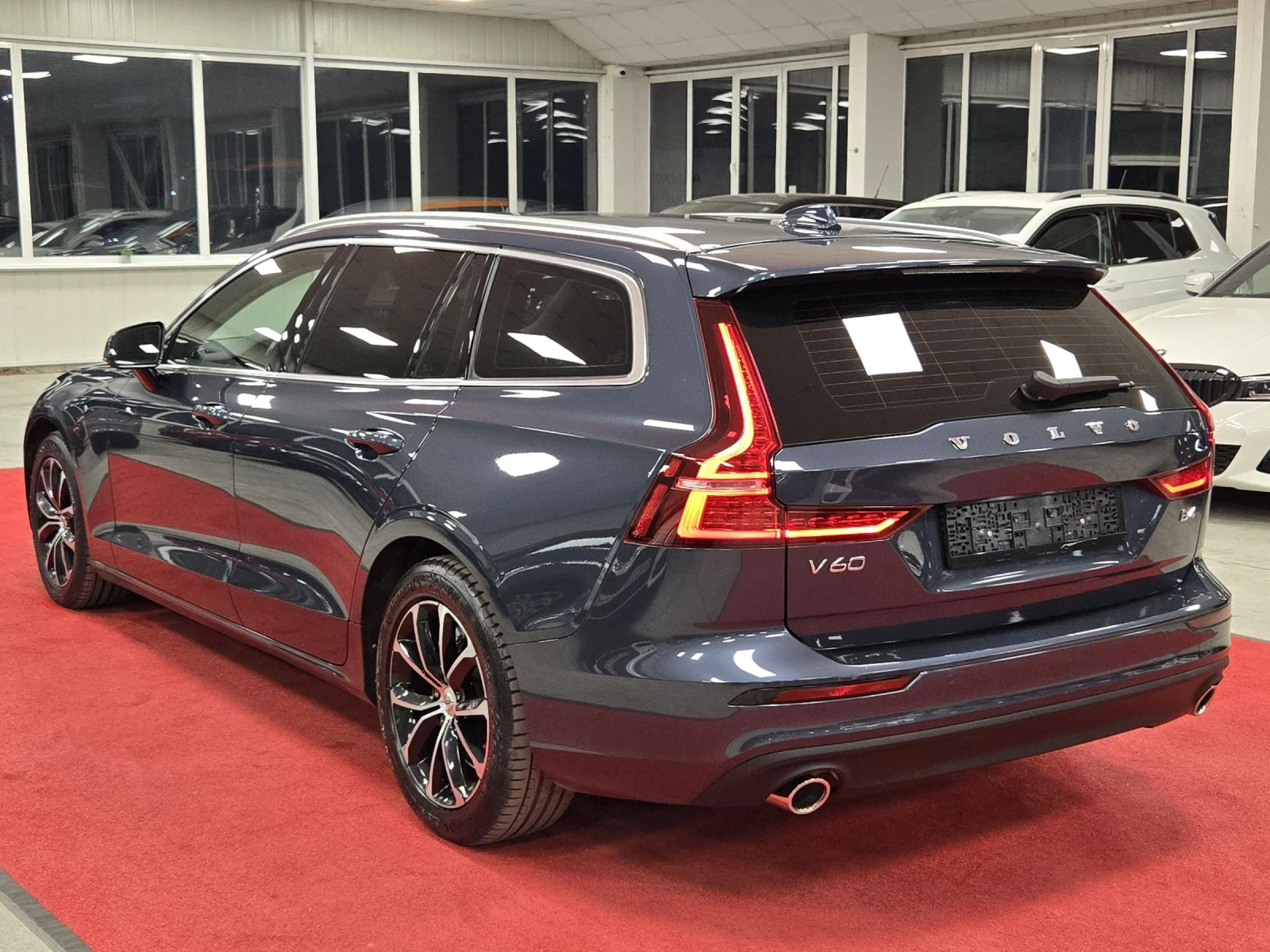 Volvo V60 Model 2021 | B4 2.0 diesel 197hp MHEV  - изображение 4