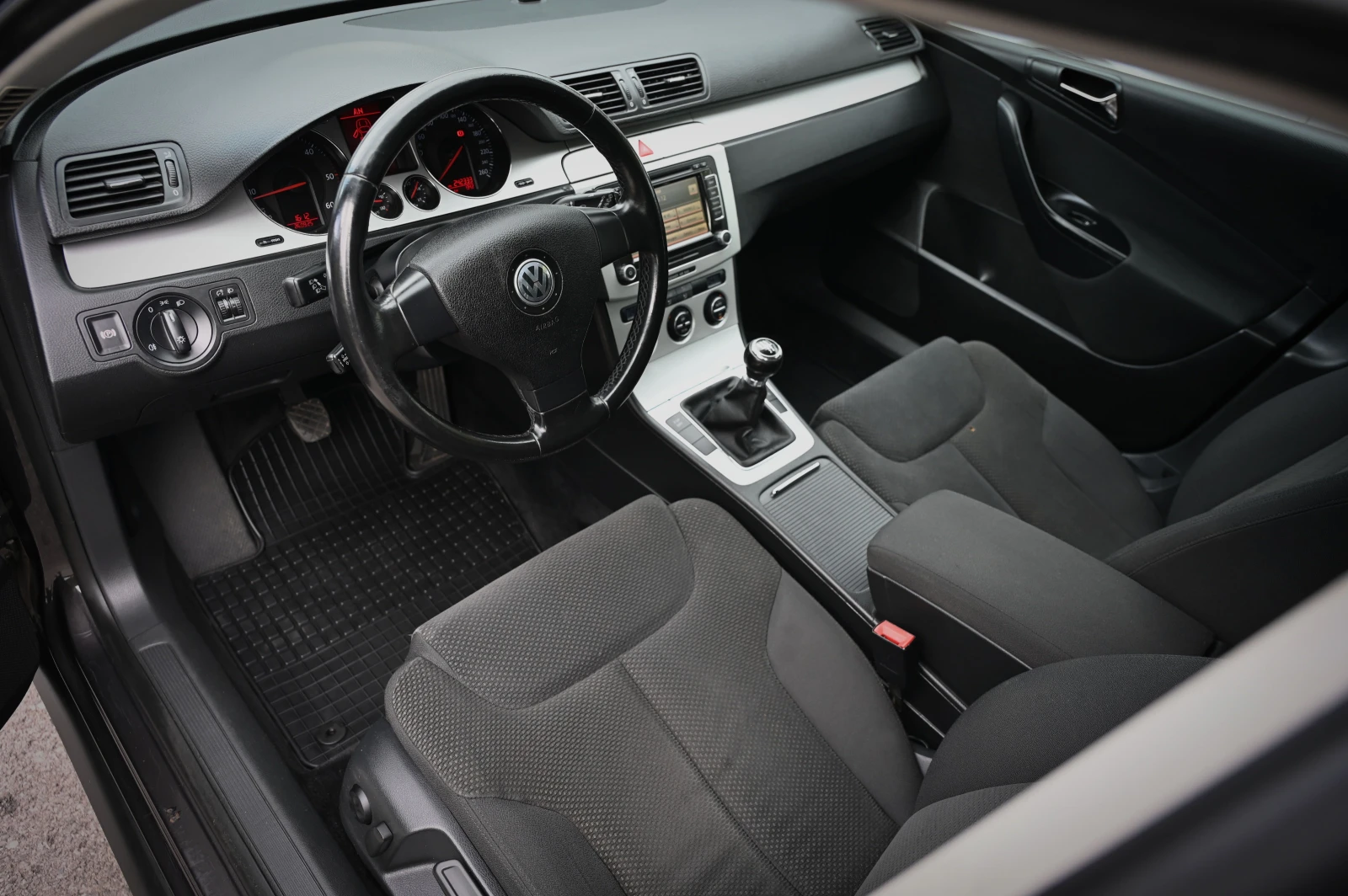 VW Passat 1.9 TDI / NAVI / УНИКАТ !!! - изображение 9